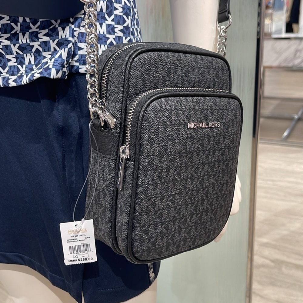 MICHAEL KORS Jet Set Travel Medium Logo Crossbody Flight Bag
Black
NWT - Picture 9 of 16
